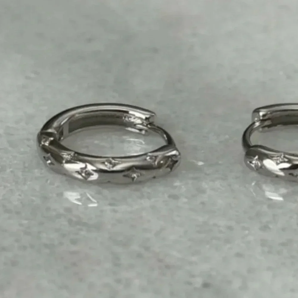New Stock! Sterling Silver Star Crystal Pave Hoop Earrings

Brand New - Picture 3 of 5